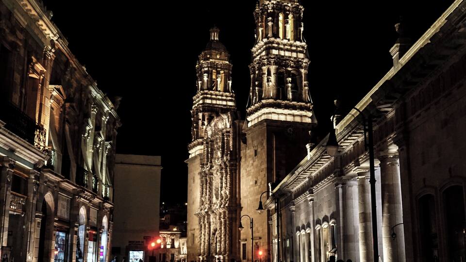 Deep inside Mexico's center, there's a little city called Zacatecas, which is part of the many cities of the country that are considered UNESCO heritage. Its downtown night lights truly make it a beautiful colonial city #ontheroad.