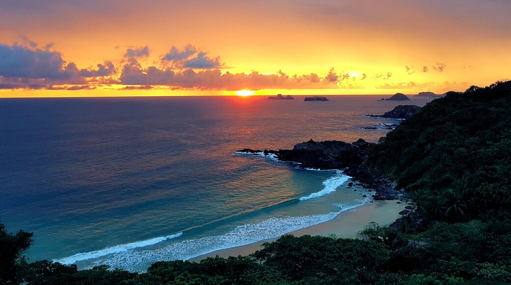 #lifeatexpedia #weloveourmarkets #latam #mexico #ixtapa #beaches #BVSBlue Enjoy a magical sunset on the terrace of your room, pool or lobby bar.
The best calm time of my life!!! 😄🌅