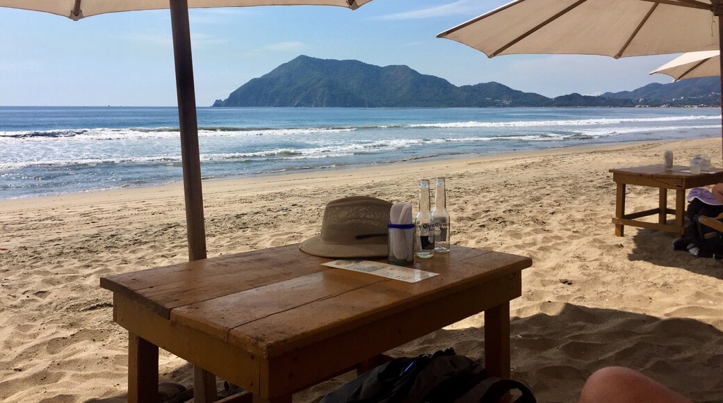 Sunshine, beach and lunch!