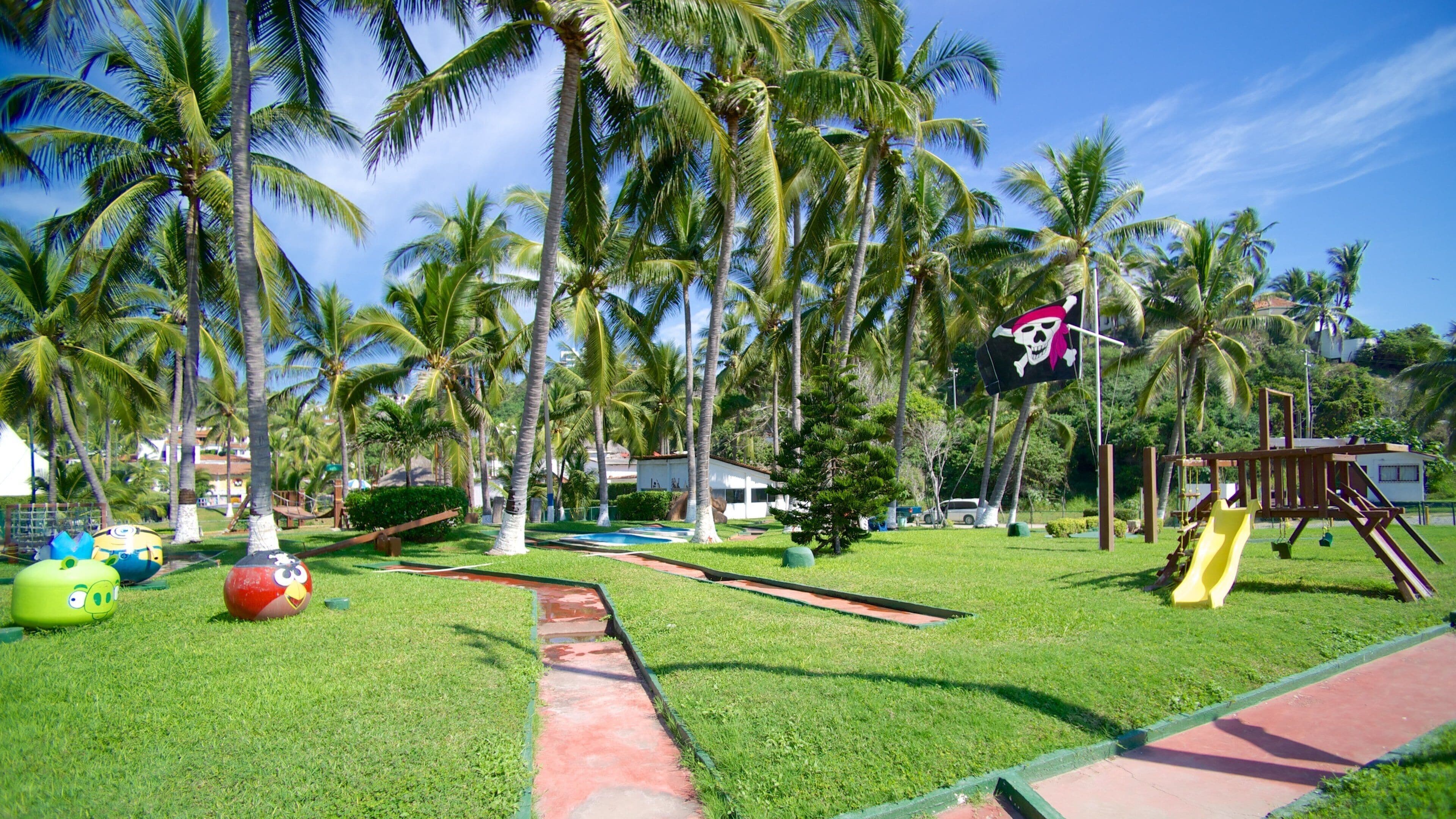 Manzanillo showing a playground, tropical scenes and a park