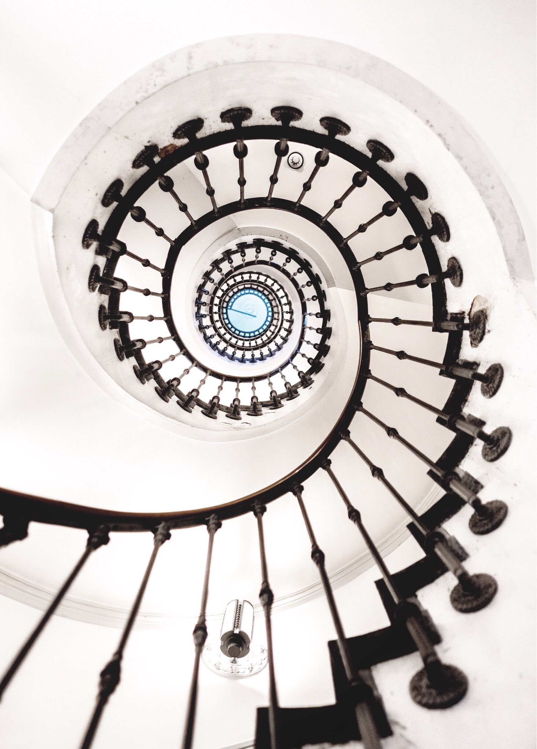 Small spiral staircase gem located right inside the Zürich train station. Look for the access to the “Au Premier” restaurant from the underground shopping mall in order to find it #troveontuesday