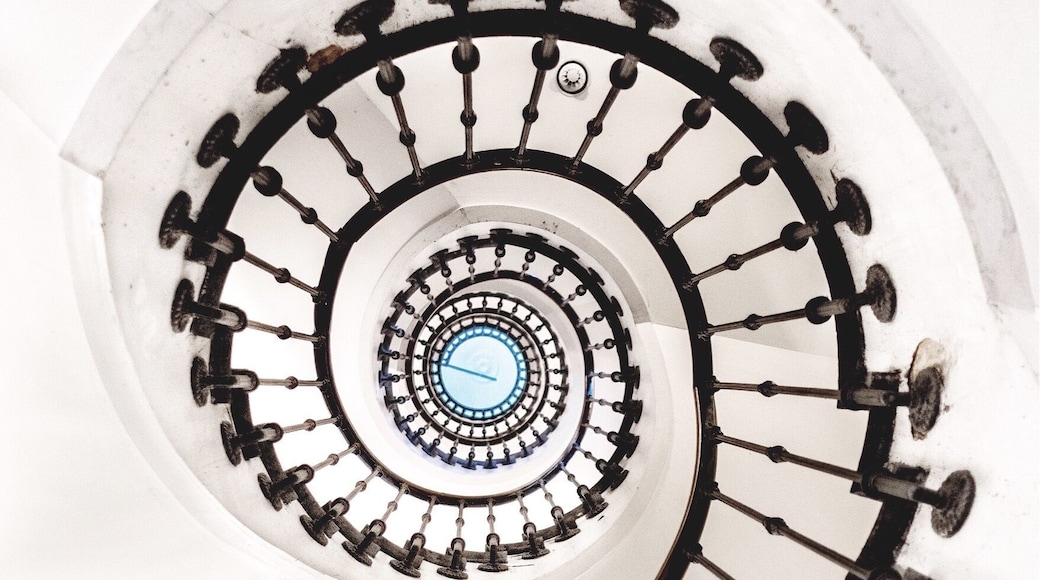 Small spiral staircase gem located right inside the Zürich train station. Look for the access to the “Au Premier” restaurant from the underground shopping mall in order to find it #troveontuesday