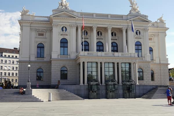 Very close to the shores of Lake Zurich the building sits on a large public square. Very clean and nice area.