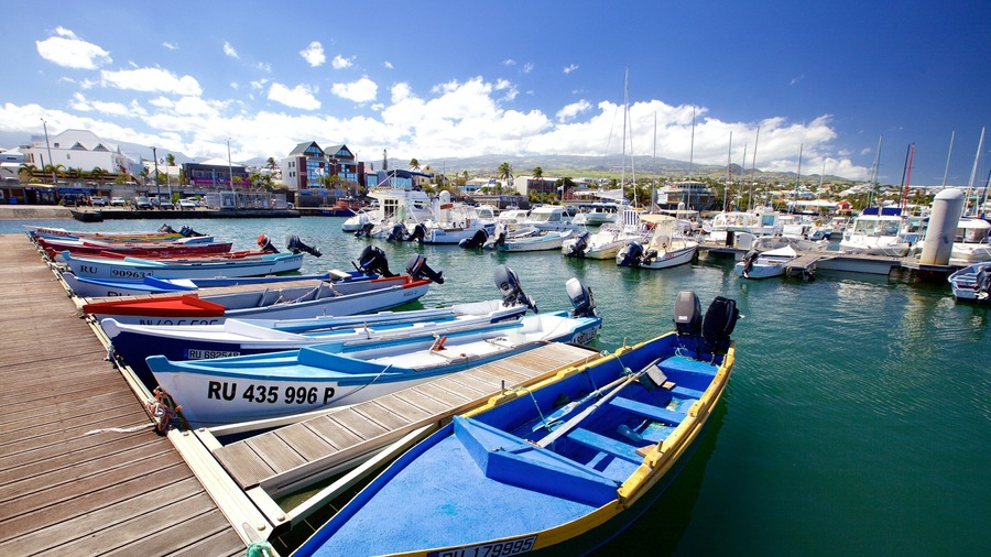 Saint-Pierre featuring a marina