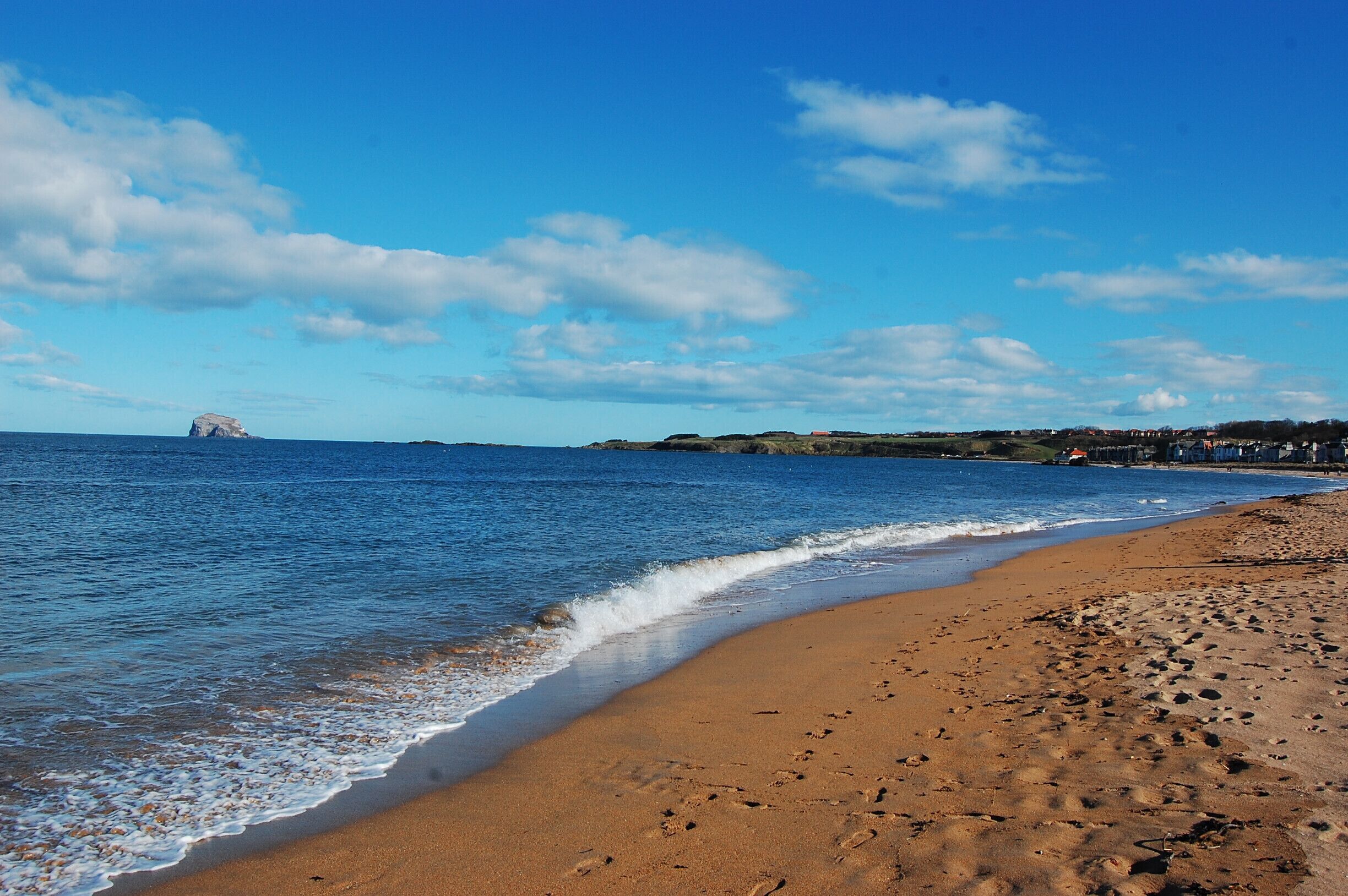 "Petra (to Marcel): ‘I want to see the puffins! Let’s go to the Scottish Seabird Centre!’
[That’s how we got to North Berwick, which is still my favourite inhabited spot in Scotland, and saw the beach… and fell in love…]"