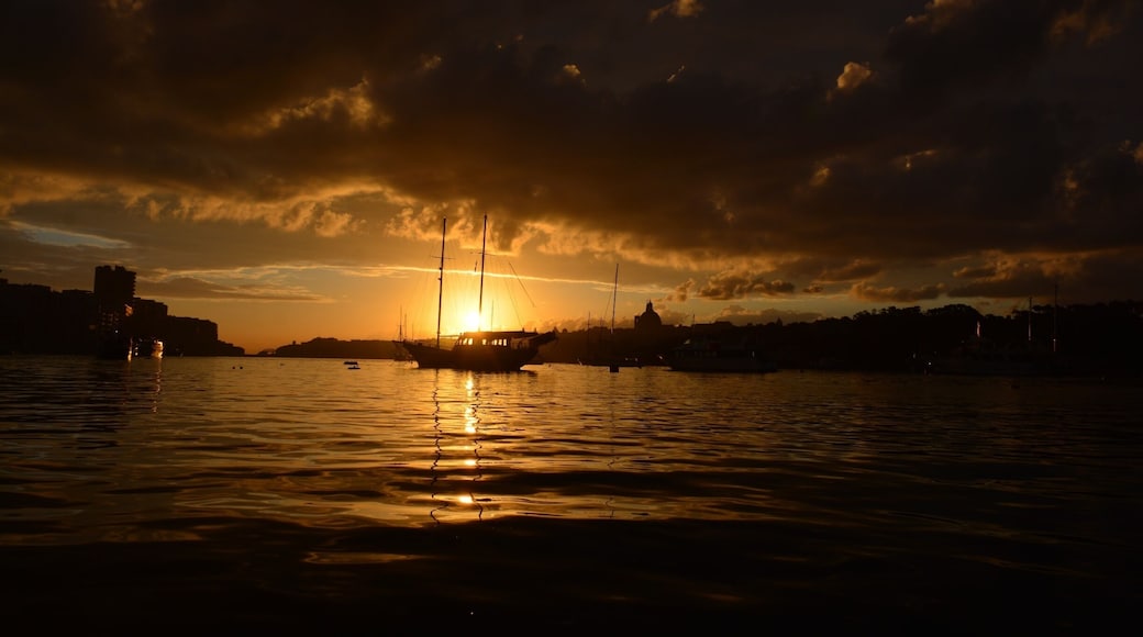 MALTA
“#goldenhour” “#waterlust”
Just at the right place at the right time ....the last day of Malta trip in January ... I woke up very early by force, because the bus to the airport .... Then this magical surprise at the bus stop. Just turned around and ...wow! I was absolutely delighted .... and not prepared, because I did not expect that! I just started shooting ... This photos have something magical for me I really do not want to touch the pictures from the sunrise by any post edition ,because I really like them for what they are .... Pure, original .... magical ...