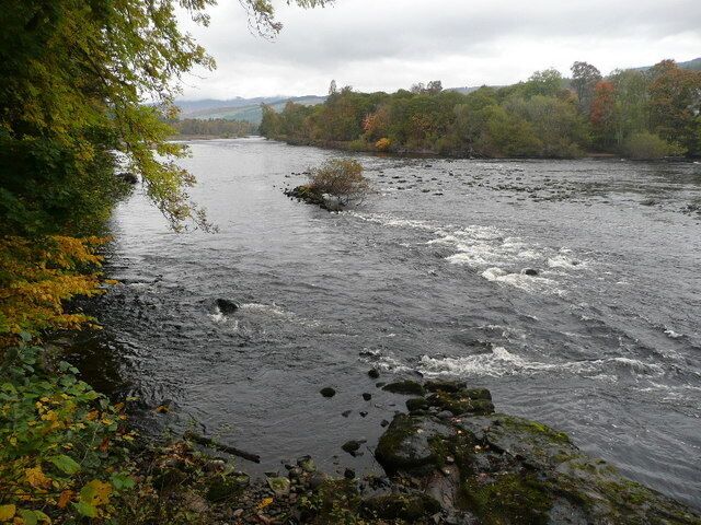 Site of old weir on River Tummel This weir directed the water of the River Tummel into a mill lade for Logierait Mill located near the confluence of the Rivers Tay and Tummel. When the mill ceased to function the weir was destroyed.