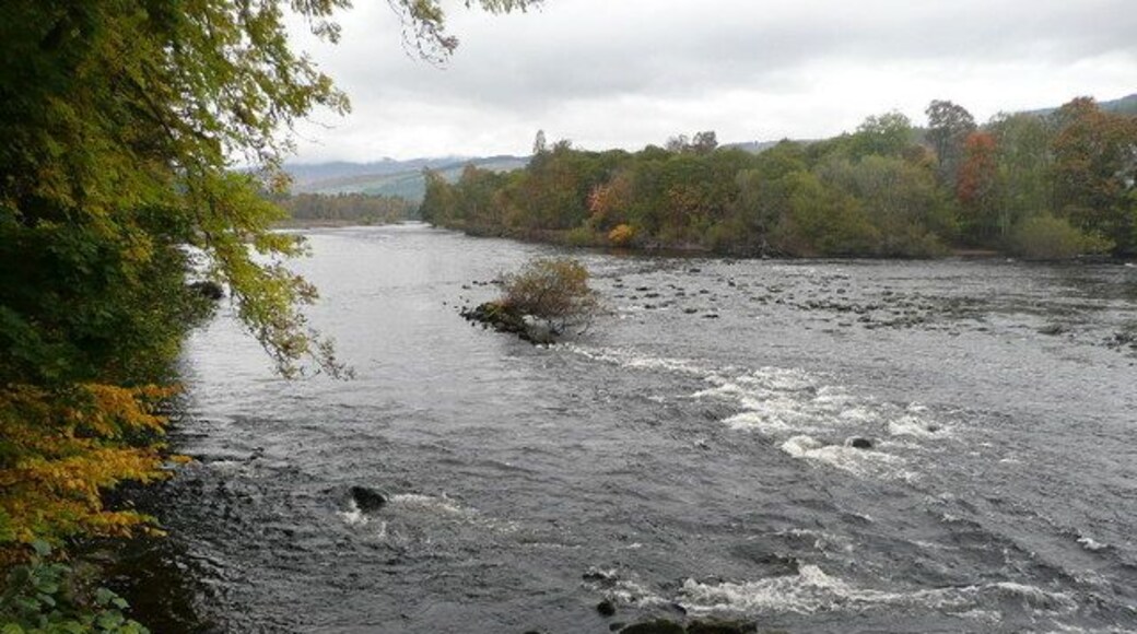 Site of old weir on River Tummel This weir directed the water of the River Tummel into a mill lade for Logierait Mill located near the confluence of the Rivers Tay and Tummel. When the mill ceased to function the weir was destroyed.