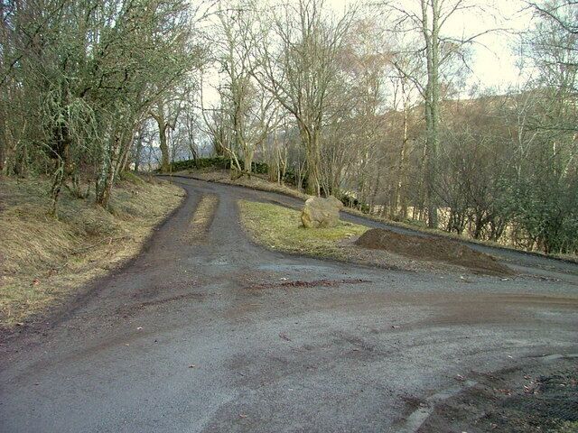 Junction on the Tendary road The road to the left goes to Balrobbie Farm. The one to the right, Killiecrankie