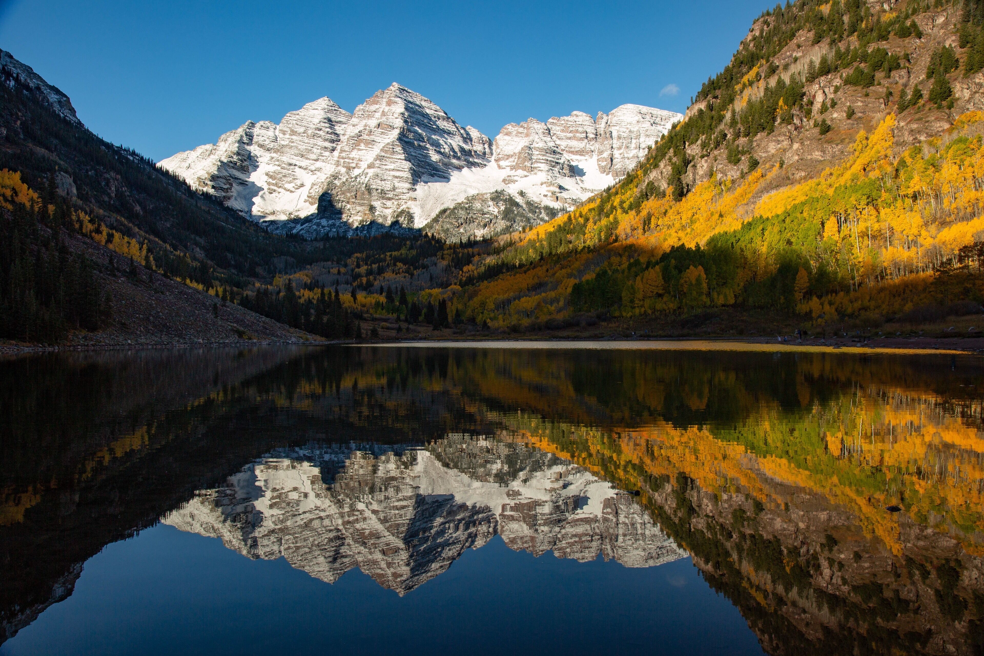 A classic fall view at Maroon Bells. The leaves should be like this again in the next couple of weeks!!!

#colorado #travel #outdoors #adventure #mountains #west