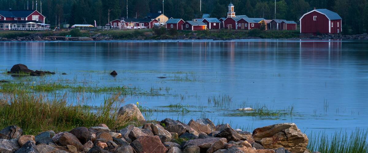 vista sul fiume Tornio in estate, finlandia