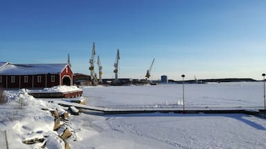 Frozen bay in Uusikaupunki, Finland; Shutterstock ID 1050162935; Purchase Order: -