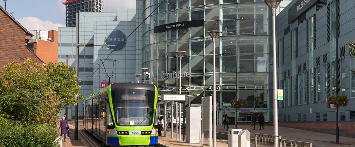 E7B9MN Croydon tram outside Centrale