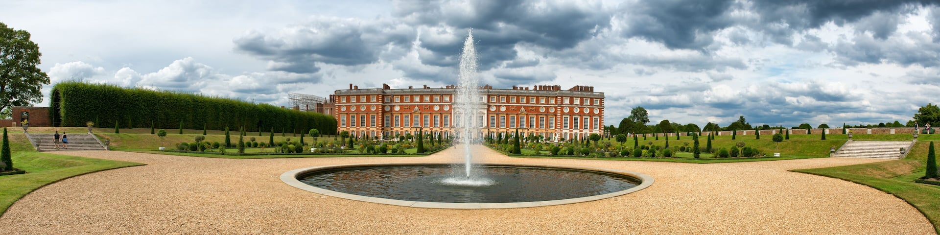 Hampton Court Palace and fountain at Privy Gardens