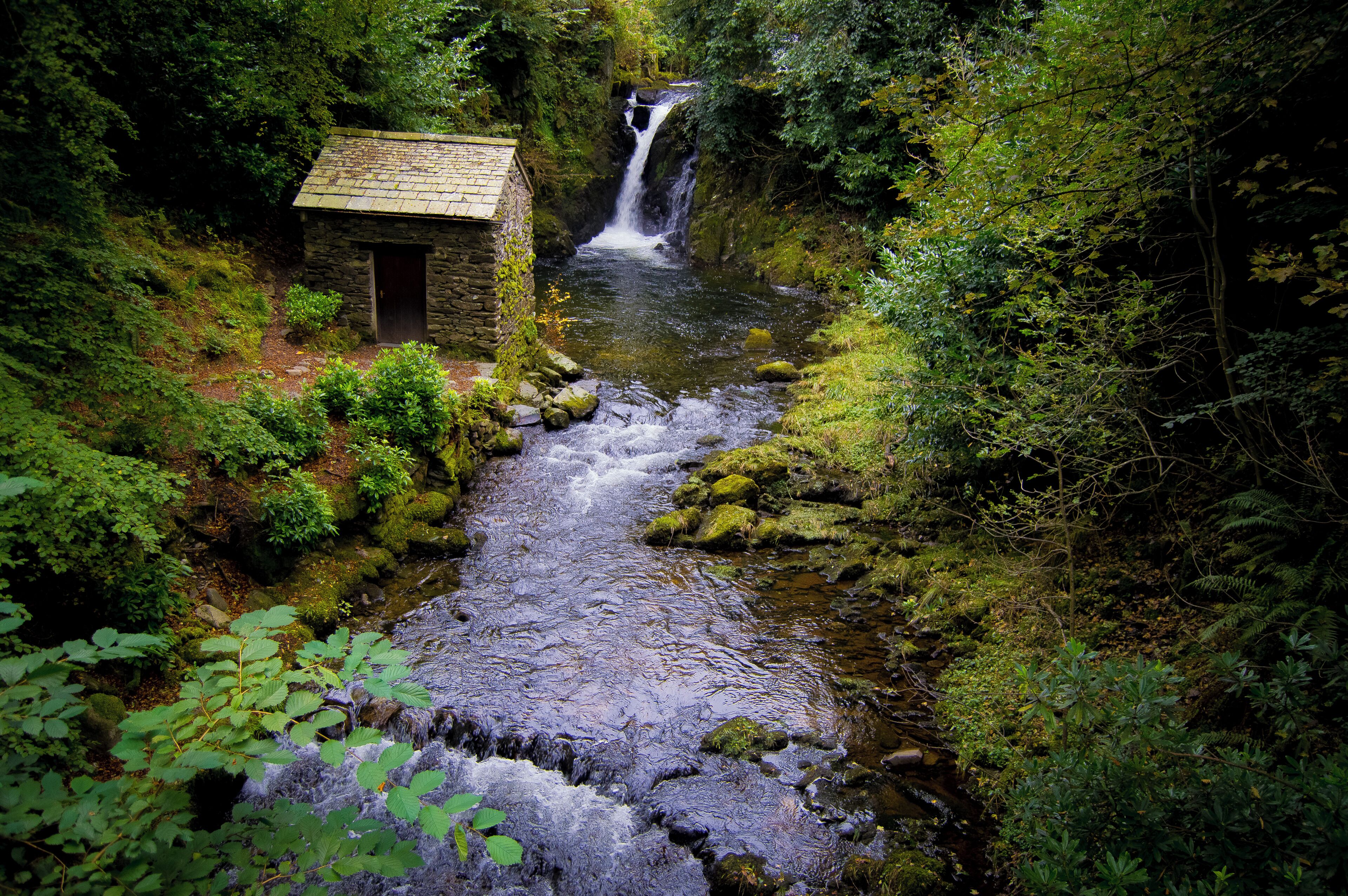 The Grot & Waterfall
The Grot is a Grade II listed building build in 1668, to provide a window to frame & enjoy the view of the lower Rydal beck waterfall.