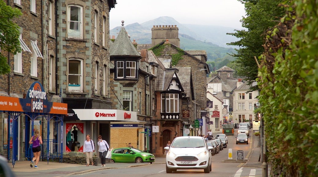 Ambleside caratteristiche di strade, segnaletica e piccola città o villaggio