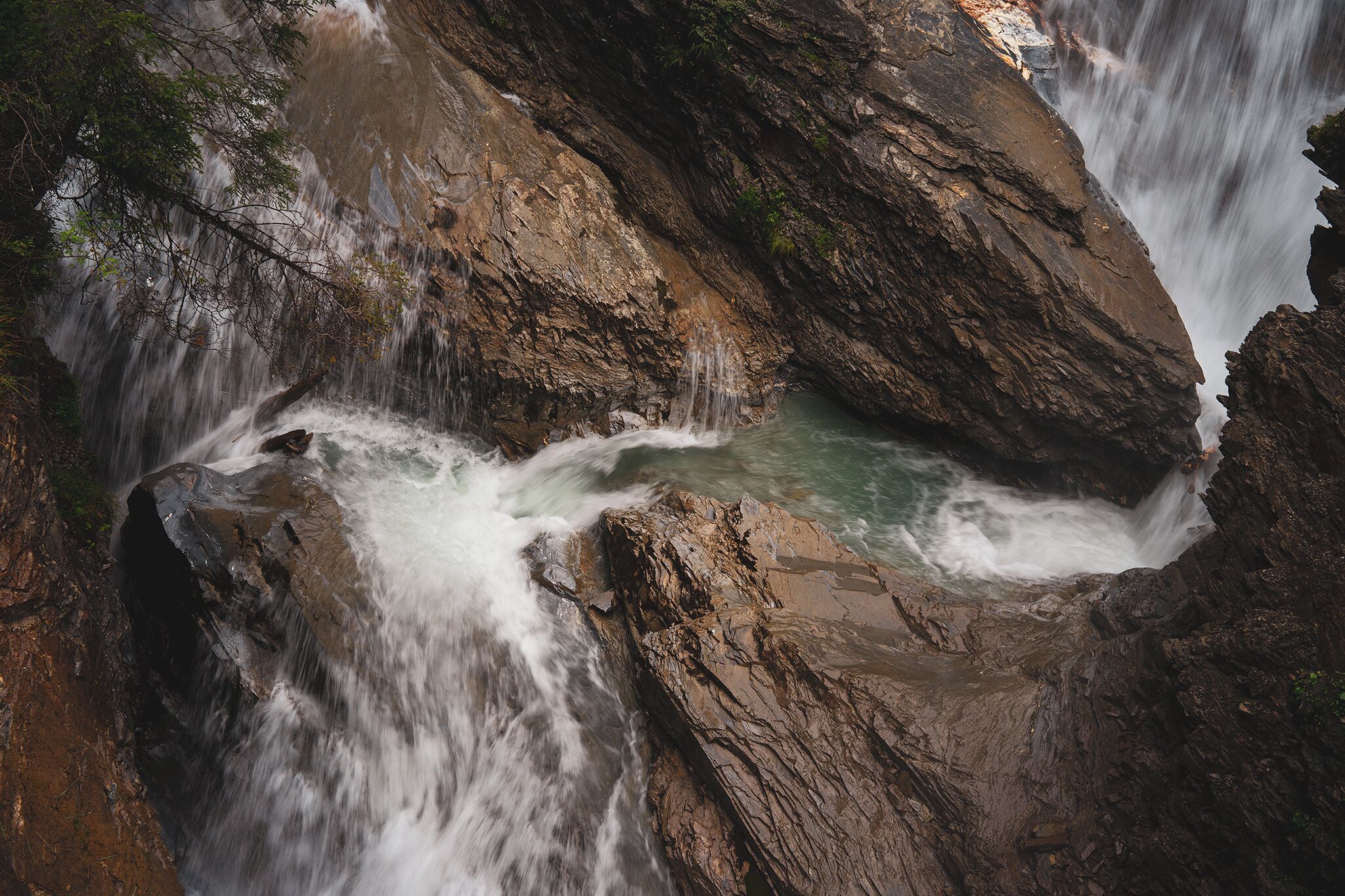 One of the spots for waterfall along the hiking path, probably lesser known, but still enchanting for the eyes to see.