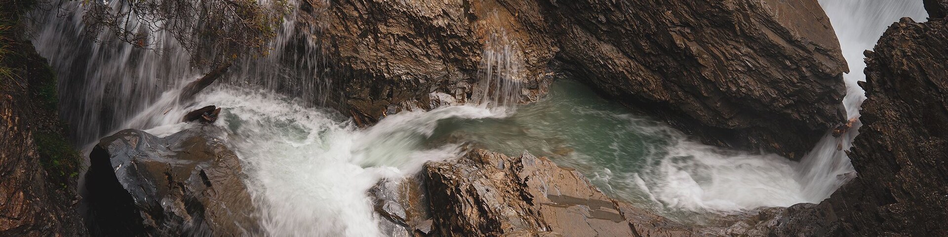 One of the spots for waterfall along the hiking path, probably lesser known, but still enchanting for the eyes to see.