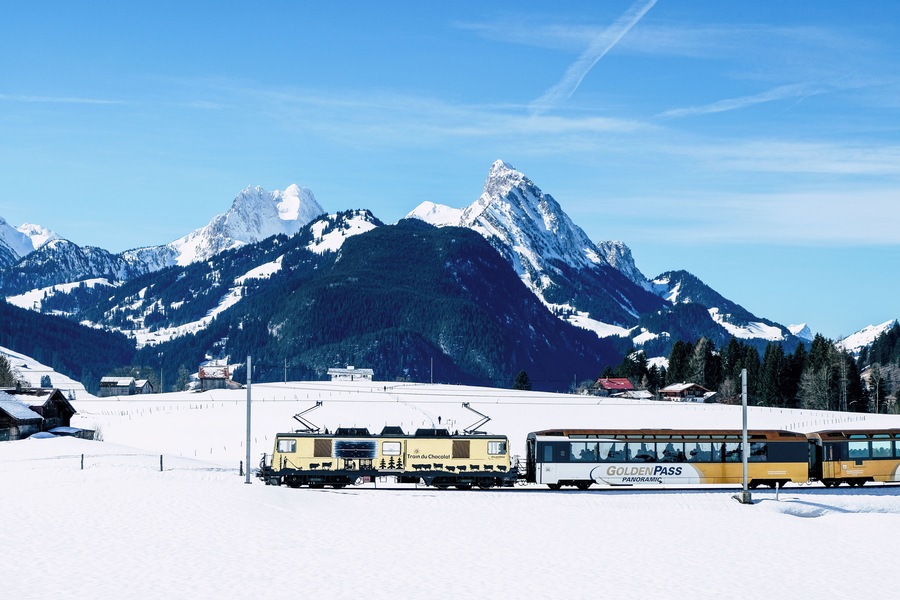 The best way to travel, for us, is by train. The MOB Goldenpass train line let's you do it in style, either in the Belle Époque train or the Panoramic one.  We had an amazing ride going from Lausanne to Gstaad to finally see the art house from Doug Aitken, the Mirage Gstaad where you get mesmerized by the reflections, shadows and light show that nature brings! #OnTheRoad