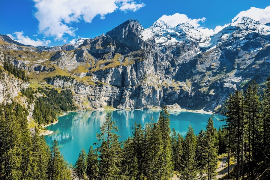 Beautiful lake with lots of hiking opportunities near Kandersteg.