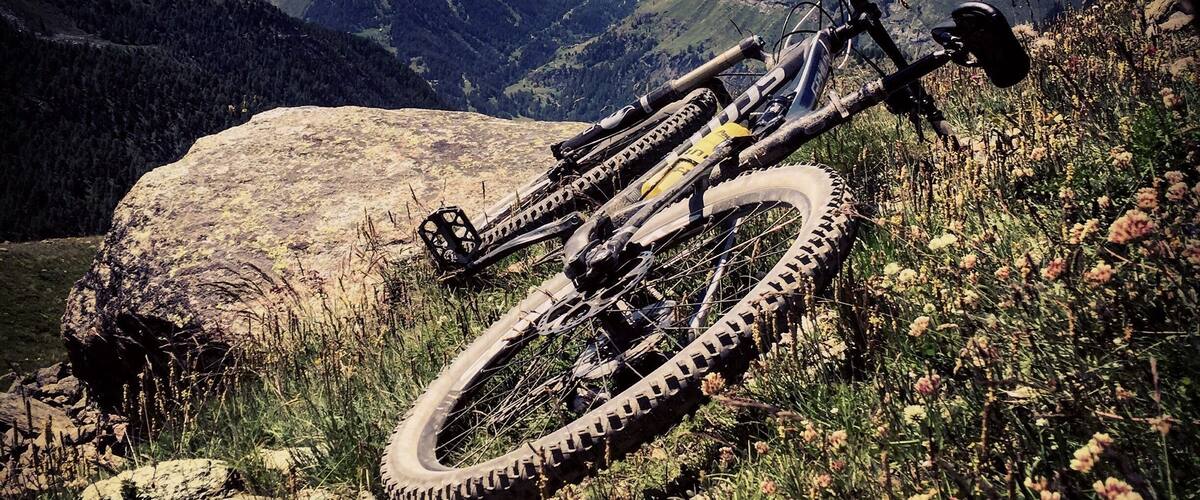 Grab your bike and cycle up to Sunnegga. From there you can take the (new) bike trail back to the village or carry on towards Grünsee (passing a few pretty lakes on the way). All while marvelling at the amazing Matterhorn! Enjoy the ride!
#bikezermatt #matterhorn #bikeparadise #lifeatexpedia