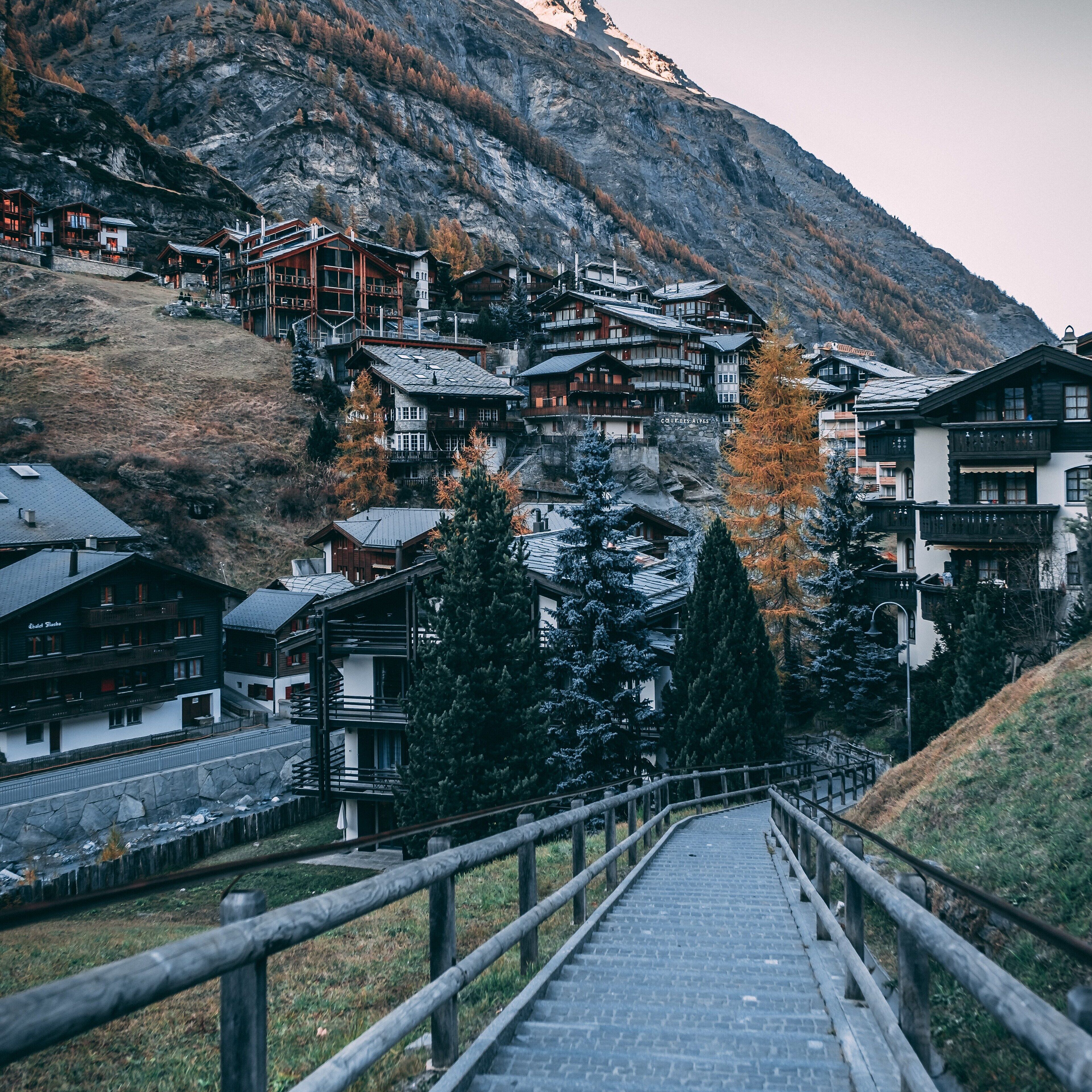 Evering welk under the great mountain. 
#fujixt2 #eveningwalk #mountainsl#mountainslover