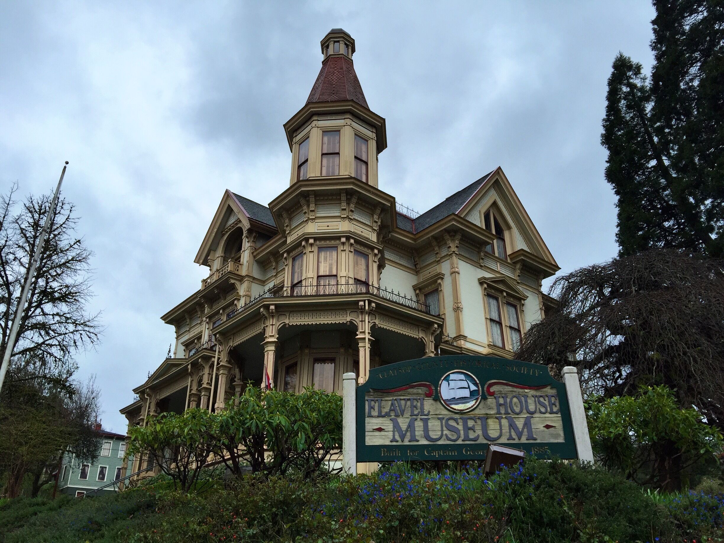The museum is well known to fans of the film The Goonies, which was filmed in Astoria. It is featured as the museum where Mikey's father works as a curator.