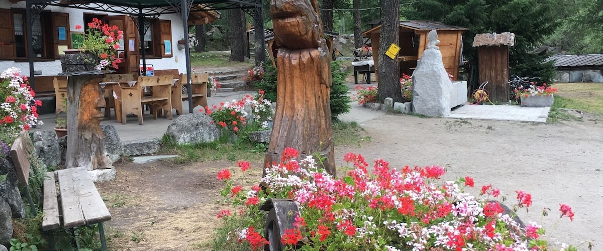Beautiful campsite in the Val Ferret outside Courmayeur, lying directly beneath the Grandes Jorasses and serving fabulous home-baked pizza and bread!