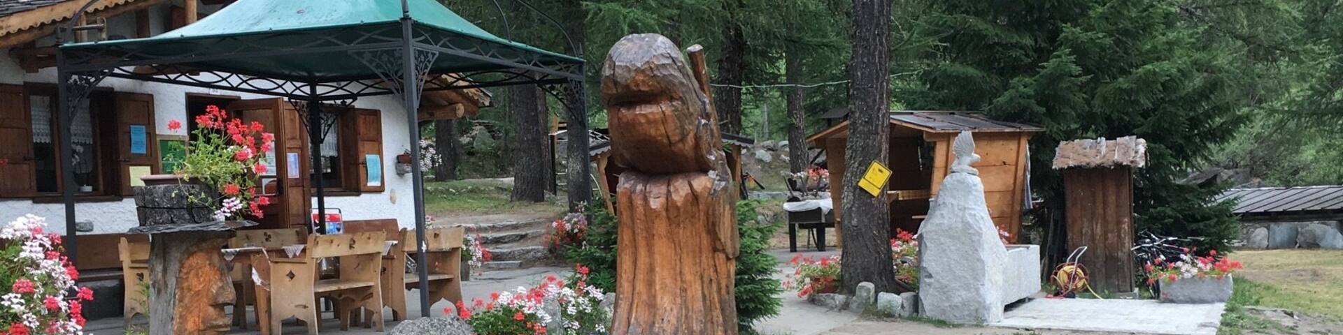 Beautiful campsite in the Val Ferret outside Courmayeur, lying directly beneath the Grandes Jorasses and serving fabulous home-baked pizza and bread!