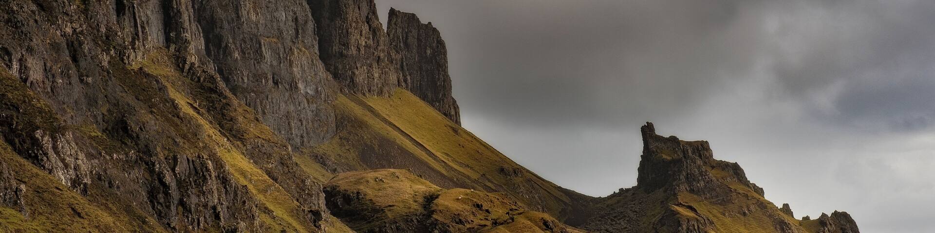 An exceptional landscape to visit. This shot was taken on a very wet and windy day which kind of suits the landscape. Conditions change every 5 mins almost.
A stunning location and highly recommended. Visit the Isle of Skye.
Location best suited for early morning sunrise.