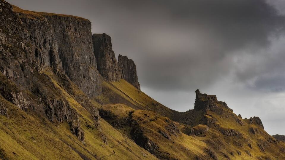 An exceptional landscape to visit. This shot was taken on a very wet and windy day which kind of suits the landscape. Conditions change every 5 mins almost.
A stunning location and highly recommended. Visit the Isle of Skye.
Location best suited for early morning sunrise.