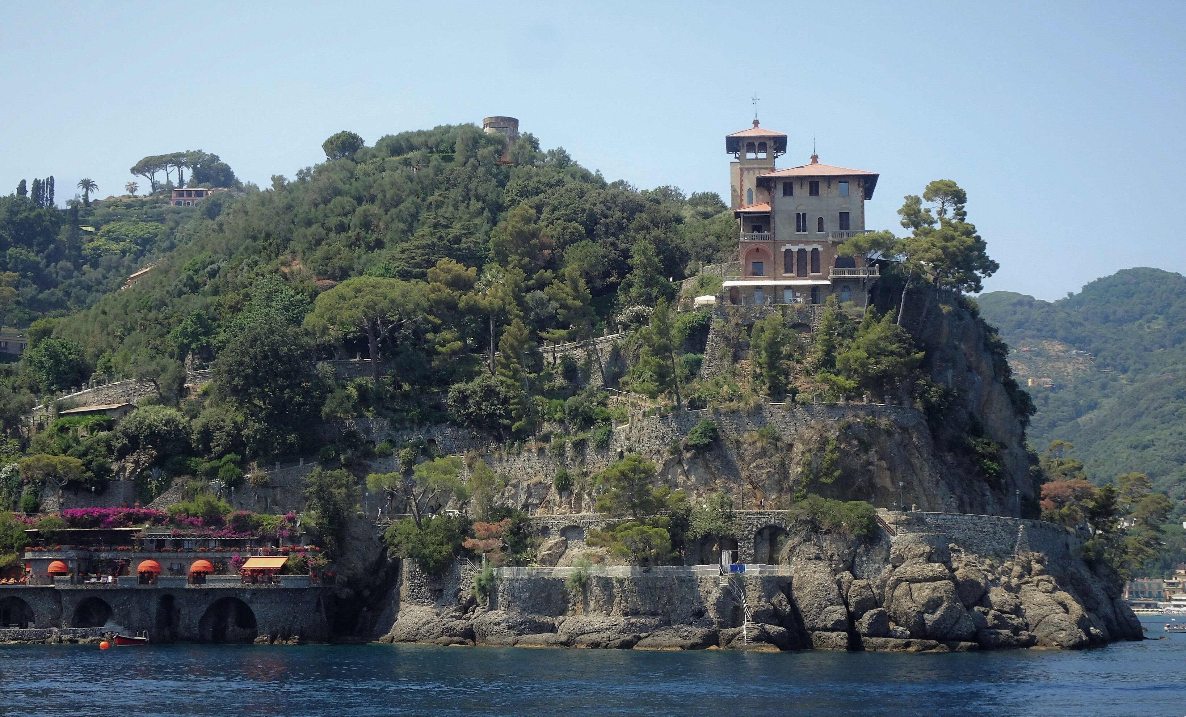 Entering the small harbour of Portofino.