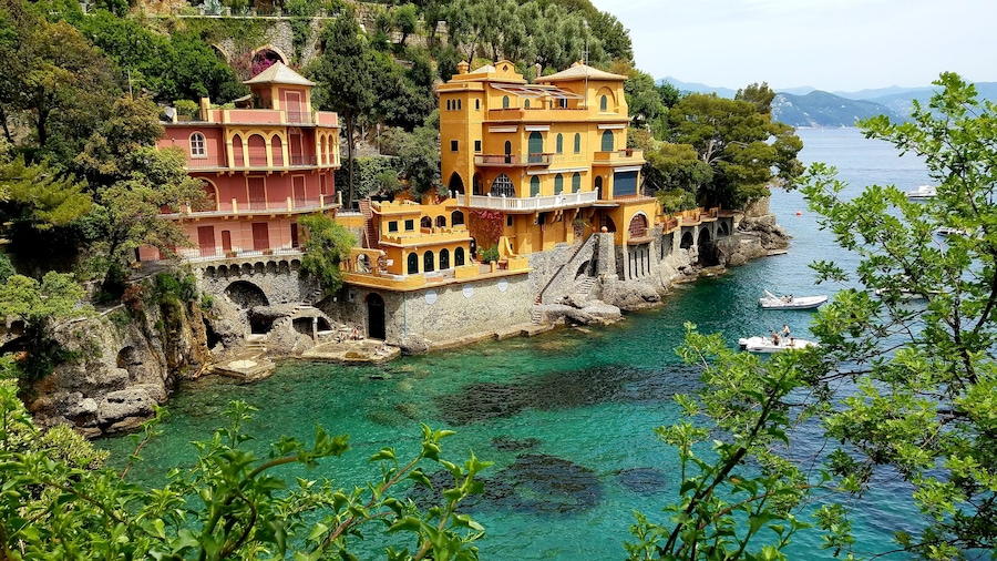 Took a day off to relax and swim and this was definitely a great spot! A tip for those wanting to come here to swim...the beach area is rather small and can get crowded fast. Also, the water is very clear amd a bit cold but was extremely refreshing! #adventure #portofino #italy