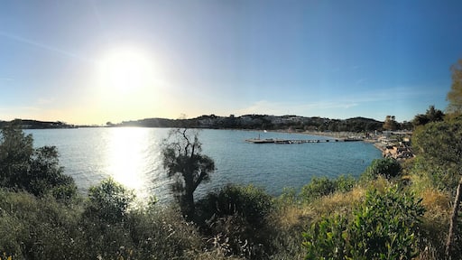 Delicious ice cream with amazing view to Lake of Vouliagmeni
#LifeAtExpedia