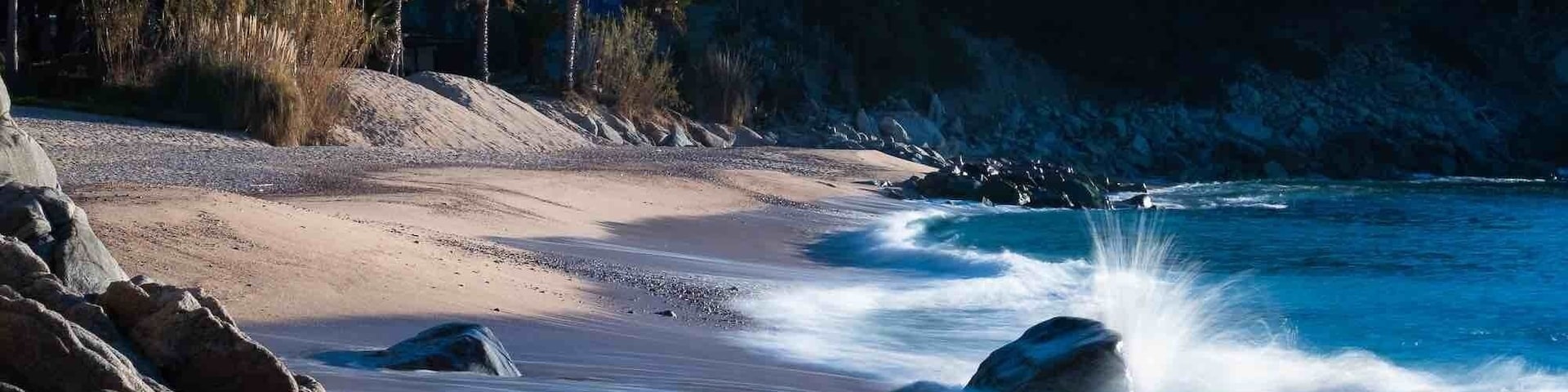 Between Lloret de Mar and Tossa de Mar, this is a wide Cala with various options for an interesting photo. Beautiful on a slightly windy winter’s morning!