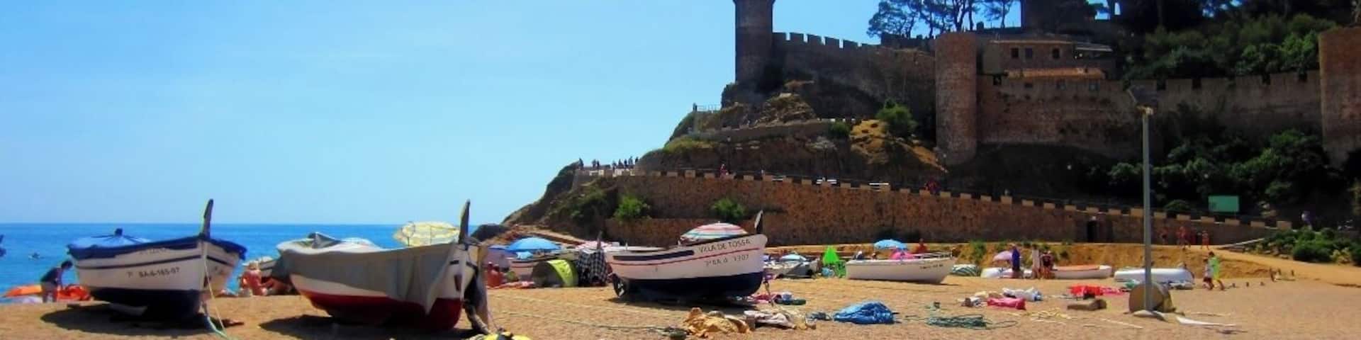 Gorgeous beach here with clean white sand and turquoise water over looking Castillo de Tossa de Mar, an old castle which is remarkably well preserved. There are several restaurants and shops up there as well. The views are incredible.