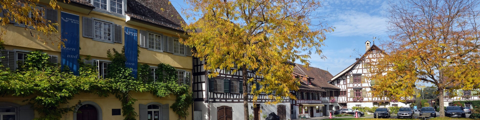 Herbst auf dem Dorfplatz in Gottlieben, Schweiz