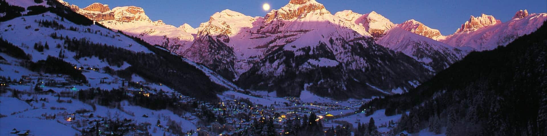 Engelberg showing a small town or village, a house and a sunset