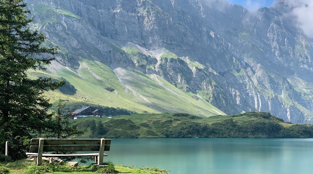 Mountains and lakes never looked this beautiful to me. #trovember