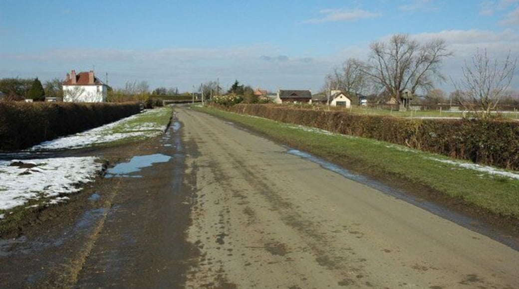 Road to Badsey The road from Willersey to Badsey to the north of the disused railway line.
