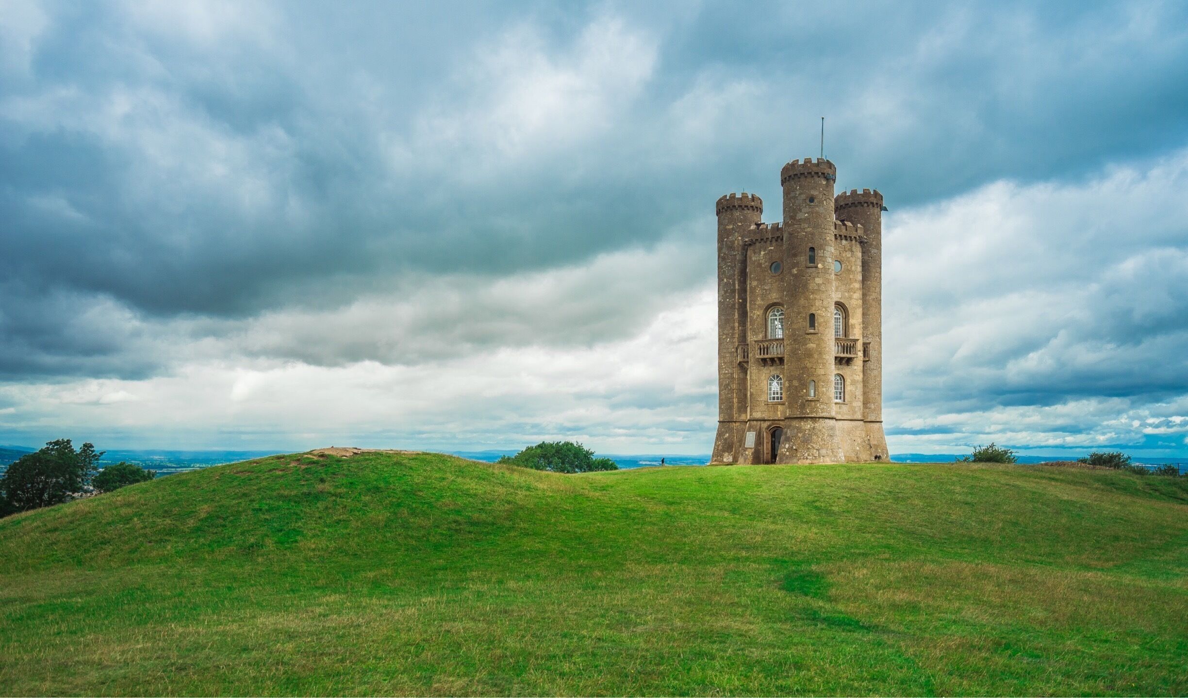 another view of the Broadway Tower