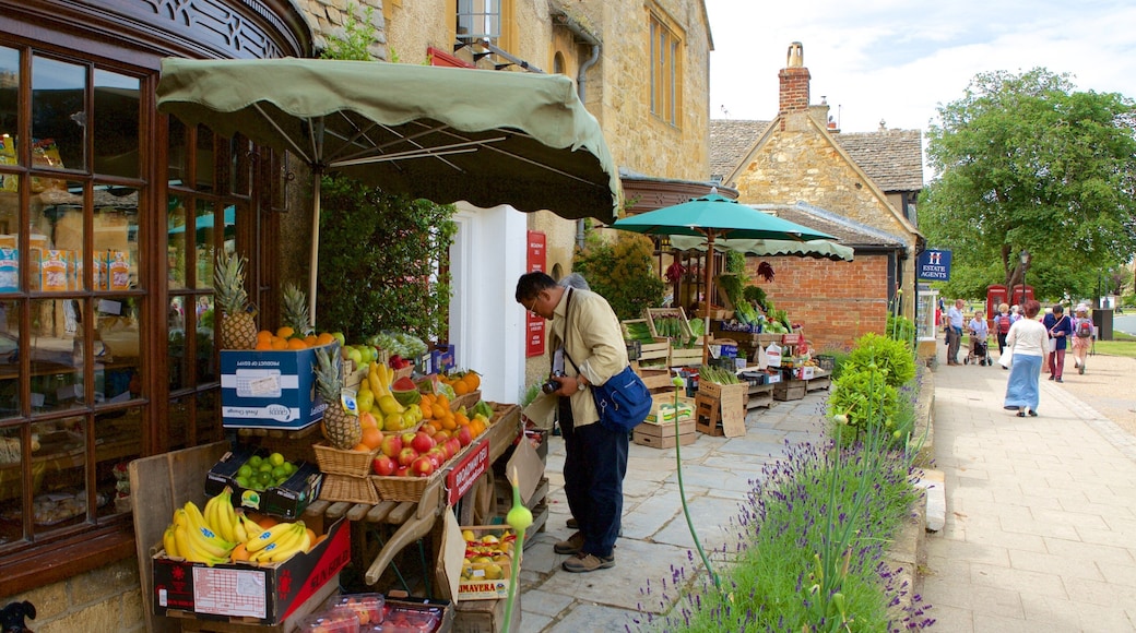 ブロードウェイ フィーチャー マーケット, 食べ物 と ストリート シーン