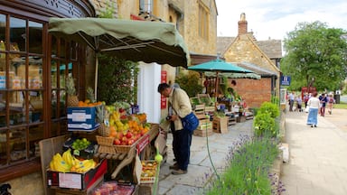 Broadway featuring street scenes, markets and food
