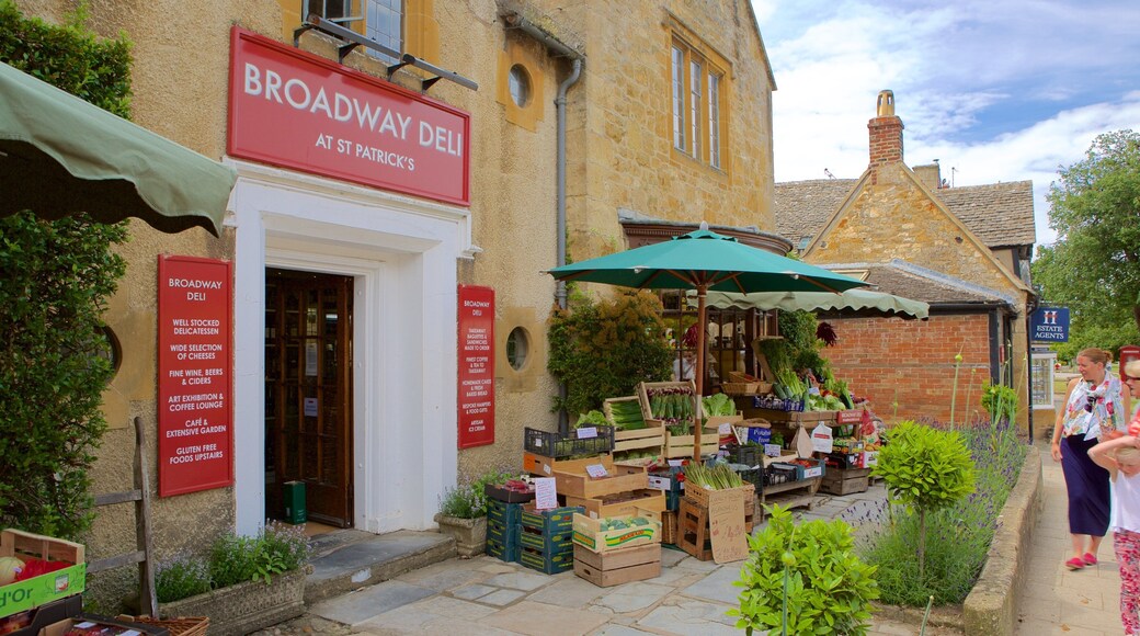 Broadway som inkluderer marked og skilt