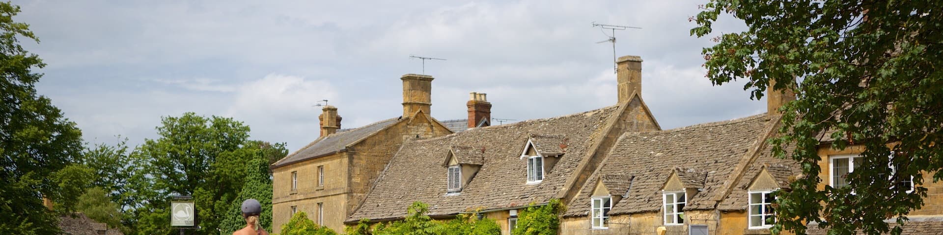 Broadway mit einem Reiten, Kleinstadt oder Dorf und StraĂenszenen