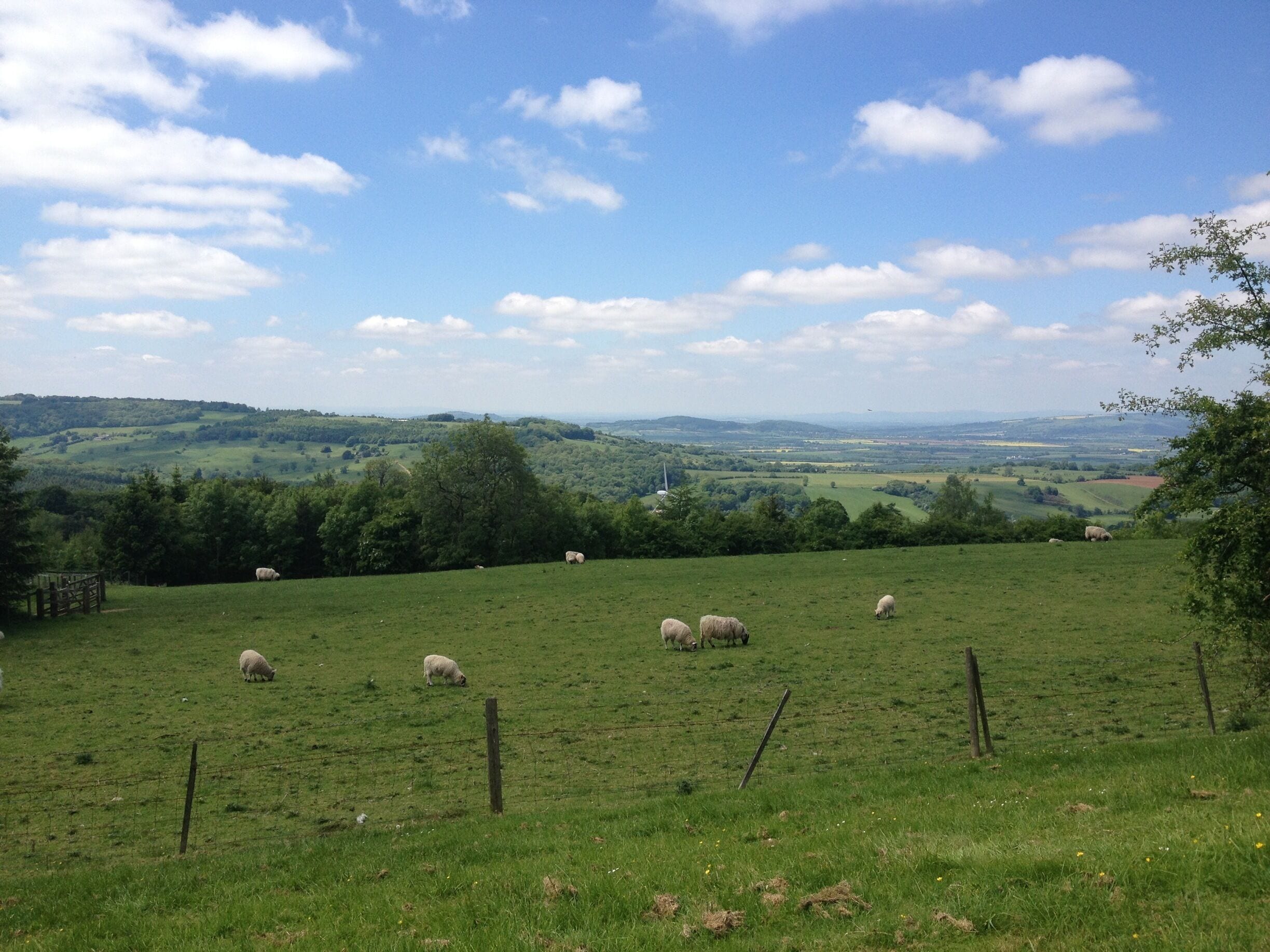 Broadway in Cotswold is one of the most beautiful countryside and prettiest villages in England.

#weekendgetaway #BestOf5 #LoveMyTown #EndlessSummer #Green
