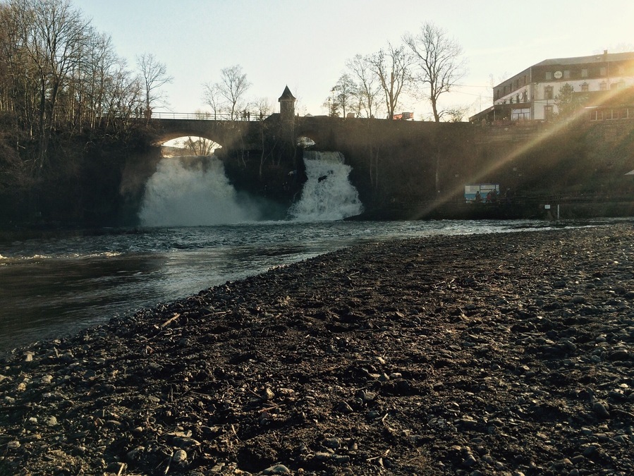 Worth seeing and widely known are the waterfalls of Coo. It can be visited free of charge and serves as starting point for many hikers. The Amel with 15 meters is the highest and the most famous waterfall in Belgium. The small waterfall existed since about the 15th Century, the big one was established in the 18th Century by the Prince Abbot of Stavelot, apparently to protect the meander lying Petit-Coo against flooding.