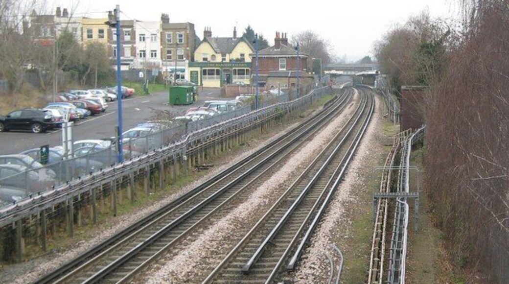 Central Line railway in Buckhurst Hill The railway lines sweep up towards Buckhurst Hill station before dropping and swinging right. This view was taken from the footbridge to the south of the station. The cream building with green facings is the Railway Tavern.