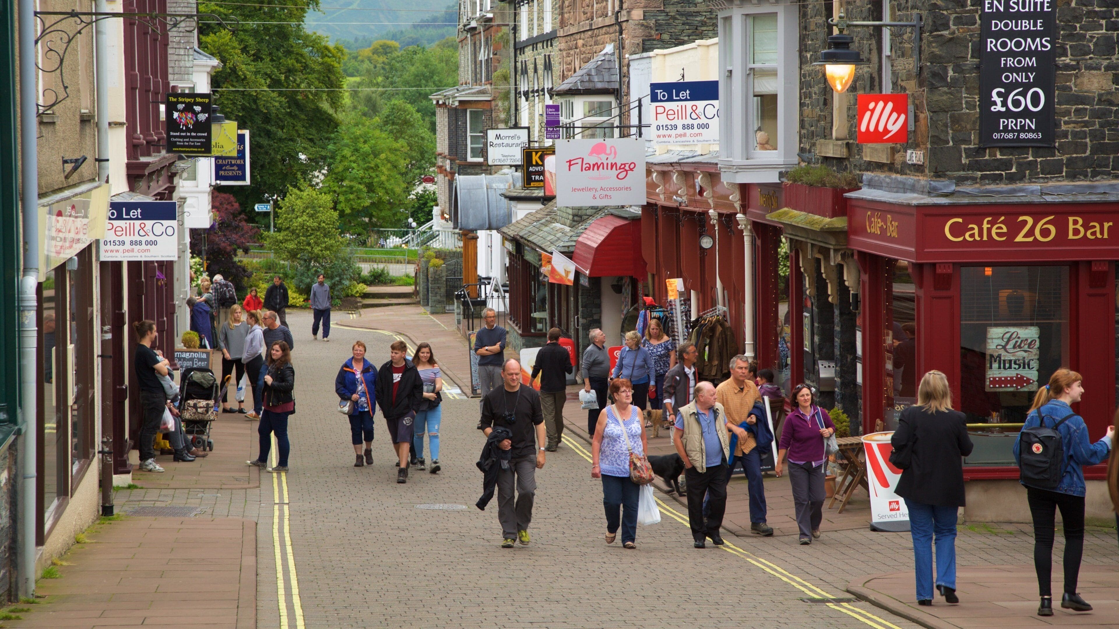 Keswick showing a small town or village and street scenes as well as a small group of people