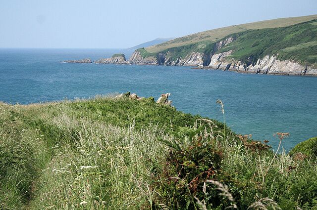 Kingston: by Muxham Point At the mouth of the Erme estuary. The headland in the far distance is Stoke Point, Noss Mayo